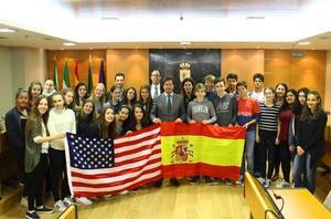 Alumnos del colegio United Nations International School de USA pasan unos días El Ejido