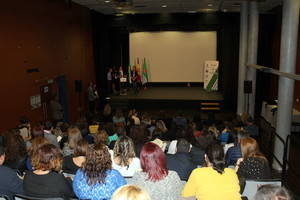 Finaliza el curso de las Escuelas de Padres y Madres en El Ejido con un gran acto en el que participan más de 200 personas