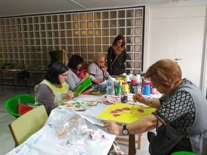 Diputación enseña a pintar a 18 mujeres de Vélez-Rubio con los talleres Carmen de Burgos