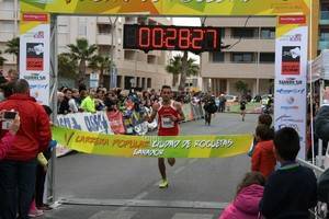 Mohamed Benkhaleq gana la V Carrera Popular Ciudad de Roquetas