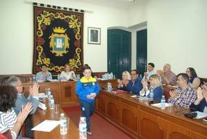 Un alumno del colegio La Libertad participa en el pleno de Níjar para solicitar la mejora del huerto de su centro