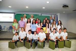 Alumnos de un colegio de Roquetas de Mar y dos institutos, de El Arahal y de Málaga, ganadores de Consumópolis 11