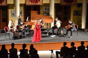 Accademia del Piacere muestra otra forma de vivir la música antigua en un abarrotado Castillo de Santa Ana