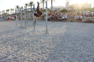 Playa de La Ventilla cuenta con una nueva instalación para la práctica del deporte Street Workout