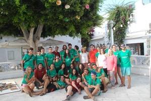 Una exposición con materiales de deshecho recogidos en las playas, útiles para una exposición de concienciación en Níjar