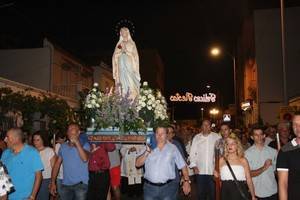 La Gloria despide sus fiestas con la procesión en honor a la Virgen de Lourdes