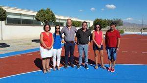 Ayuntamiento de Cuevas remodela las pistas del colegio de Palomares