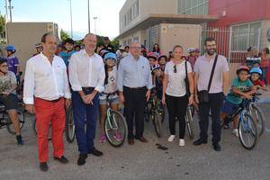 Unos 300 escolares recorren en bicicleta las calles de Vícar como colofón a la Semana Europea de la Movilidad