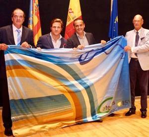 Los Bajos recibe la bandera Ecoplayas