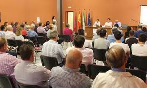 Sector agrícola abderitano actualiza sus conocimientos sobre fertirrigación y control biológico por conservación