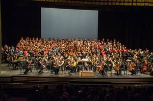 La Orquesta Joven de Almería y 300 coralistas ofrecen una espectacular ‘Camina Burana’ en el Auditorio