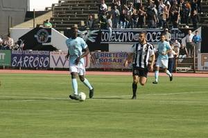 El equipo celeste pierde un partido que ganaba en la segunda parte con un tanto muy protestado