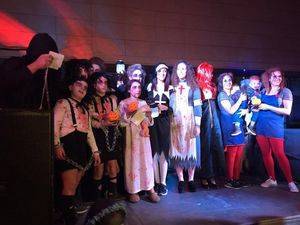 Vícar celebró su particular fiesta de Halloween, en un ambiente diabólico y con alta participación