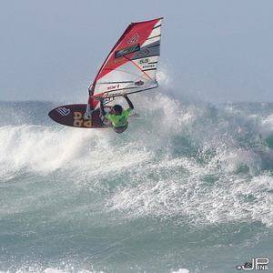 El windsurfista ejidense Víctor Fernández vuelve a ser campeón del mundo en olas