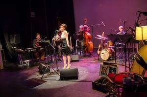 Lleno a rebosar para escuchar el jazz de ‘José Balastegui Septet’ en el teatro Apolo