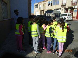 Alumnos del CEIP Nuestra Señora de la Merced realizan prácticas con tráfico real, dentro del proyecto de Educación Vial de Vícar