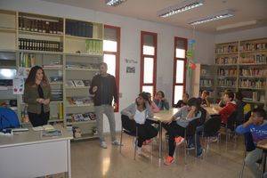 Concluye con éxito el ciclo de visitas del IES Villa de Vícar a la Biblioteca Municipal Carmen de Burgos