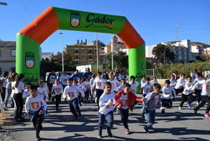 Más de 300 escolares y padres de Gádor participan en la carrera solidaria a favor de los niños de Etiopía