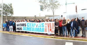 El gobierno ejidense respalda al AMPA del CEIP Almerimar en su manifestación para exigir la ampliación del centro y construcción de un IES