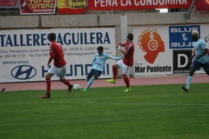 Los jugadores de Alberto González no tuvieron premio a su esfuerzo frente al Real Murcia (2-3)