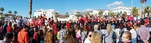 Cientos de niños y niñas disfrutan del deporte al aire libre en Adra