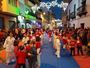 ‘Deporte Solidario’ consigue reunir 400 juguetes y alimentos en Adra en su segunda edición