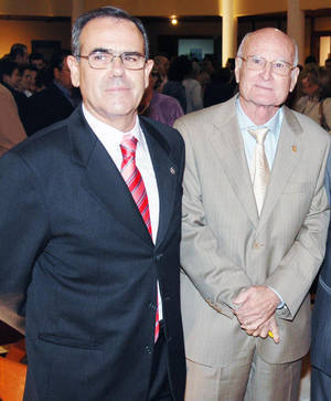 Ignacio Jiménez y Gabriel Cara presentan ‘Familias del puerto de Roquetas de Mar’