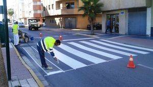 Ayuntamiento de Adra mejorará pasos de peatones con repintado y elementos luminosos