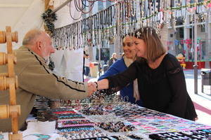 Abierto el mercado navideño de El Ejido con gran afluencia de público