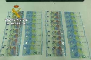 Le pillan con 32 billetes falsos de 20 euros tras usar dos en un bar de Aguadulce