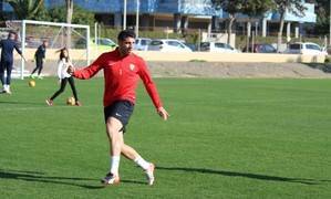 El jugador Fran Vélez amplía su contrato con el Almería hasta el 2019