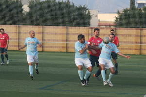 Intenso encuentro para recibir al nuevo año que ganaron los técnicos por 4-3 a la prensa