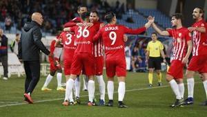 3-0: El Almería coge aire ante el Real Oviedo