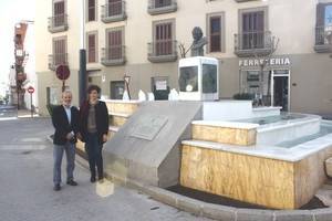 Busto del Padre Vera preside la nueva fuente de la Plaza Virgen de las Angustias