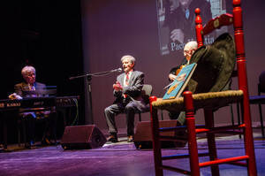 Almería rinde un homenaje musical a Paco Urrutia en un repleto teatro Apolo