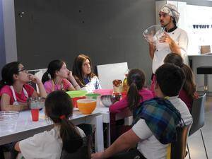 Un taller infantil de cocina, una jornada de lectura y un desayuno saludable diseñan la programación conmemorativa del Día de Andalucía