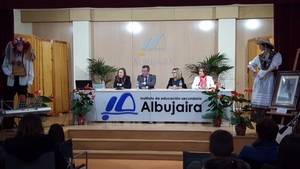 La delegada de Educación inaugura la XXVI muestra cultural en el IES Albujaira