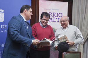 Las historias y tradiciones del Barrio Alto protagonizan el último libro editado por el IEA