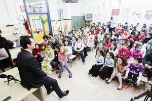 El alcalde comparte la celebración del Día de Andalucía de Andalucía con los alumnos del Colegio Público Adela Díaz