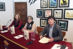 Pilar Quirosa presentó su último libro ‘Memorial Shadow’ en el Castillo de Santa Ana en Roquetas