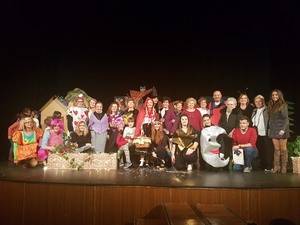 Tres generaciones unidas por el teatro gracias al programa ‘Mirando Atrás’