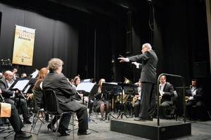 La música de la Banda Municipal adorna el Día de Andalucía en el Teatro Apolo