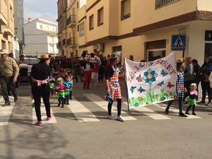 Los más pequeños de Cuevas celebran su desfile de carnaval