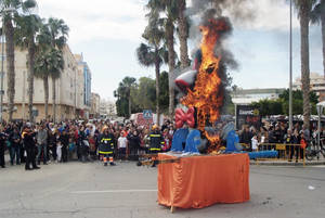 Roquetas de Mar despide la fiesta del Carnaval con el Entierro de la Sardina