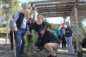 Abderitanos plantan más de 60 árboles con nombre de mujer gracias a la campaña ‘Sembrando Igualdad’