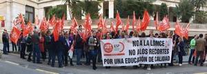 UGT Almería se concentra contra la LOMCE y en defensa de un Sistema Educativo de calidad