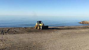 Ayuntamiento de Adra trabaja en la adecuación de las playas con la llegada del buen tiempo