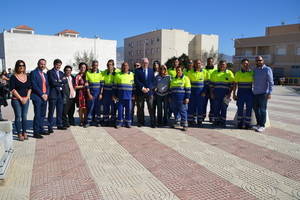 José Juan Rodríguez muestra al consejero de Empleo los trabajos que se desarrollan en Roquetas gracias a los planes Joven y +30