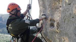 Agentes de Medio Ambiente Retiran cuatro vías de escalada de la Sierra de Gádor