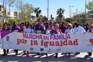 Marcha de cuatro kilómetros por la igualdad de género en Vícar